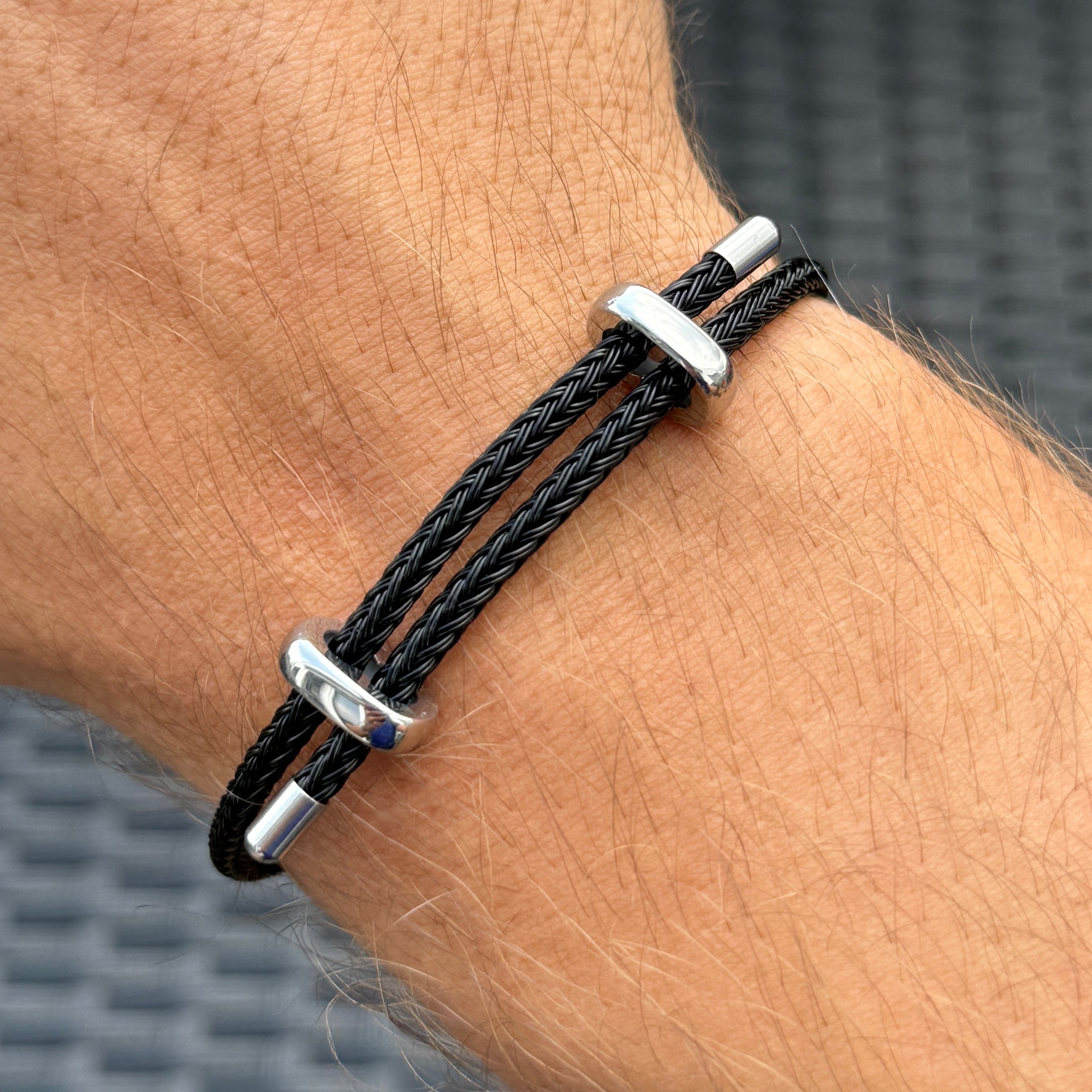 Bracelet en câble d'acier tressé, argent et noir
