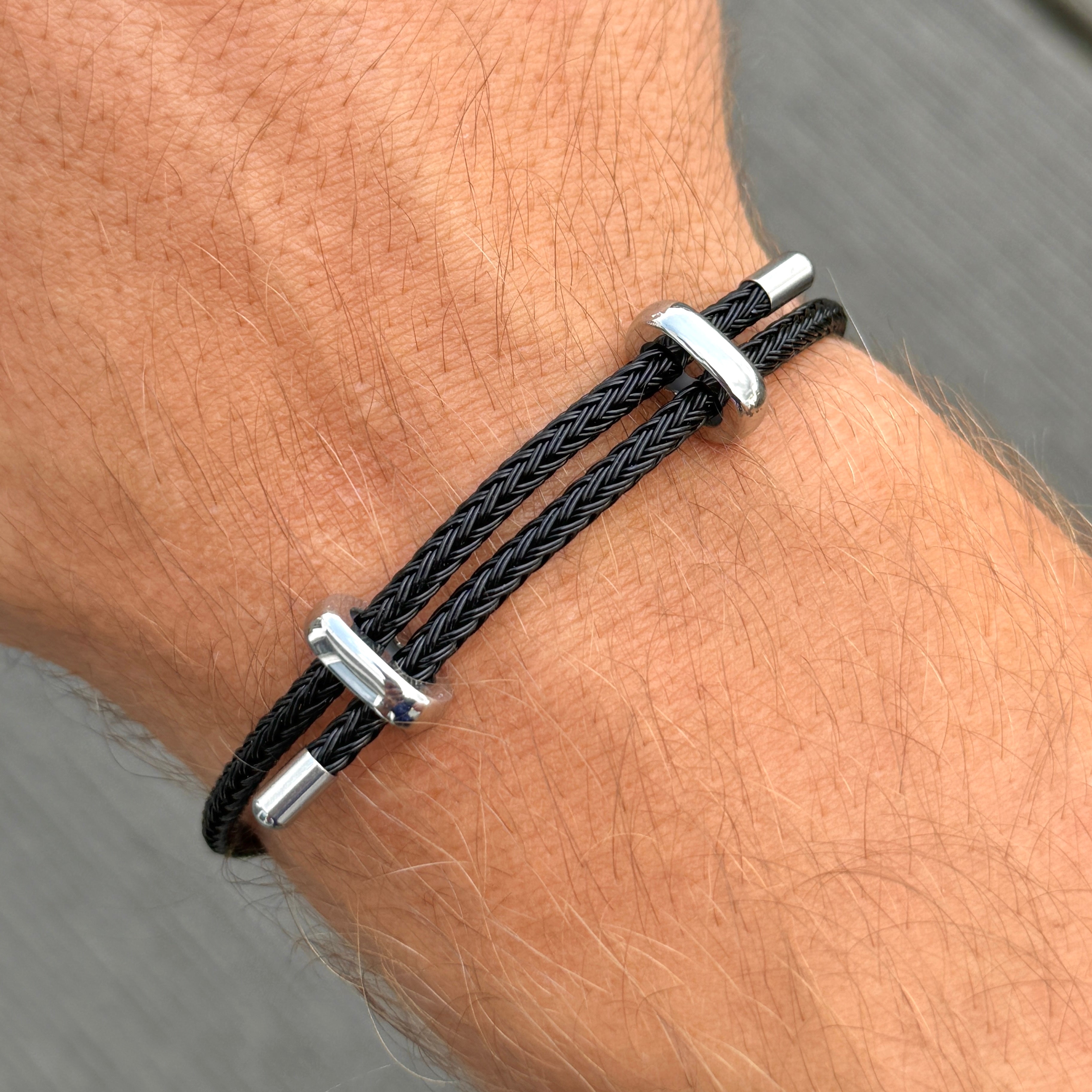 Bracelet en câble d'acier tressé, argent et noir