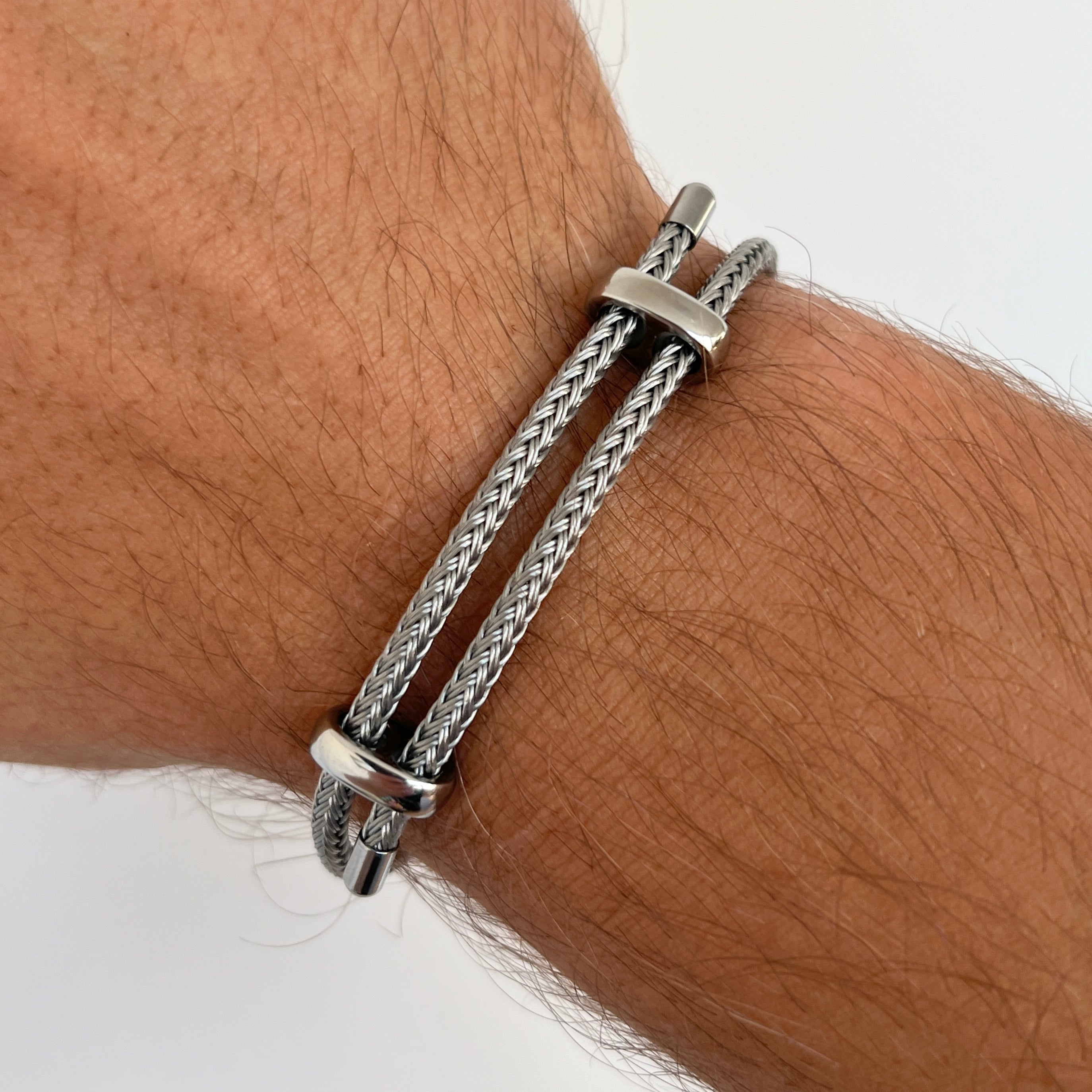 Bracelet en câble d'acier tressé, édition argentée