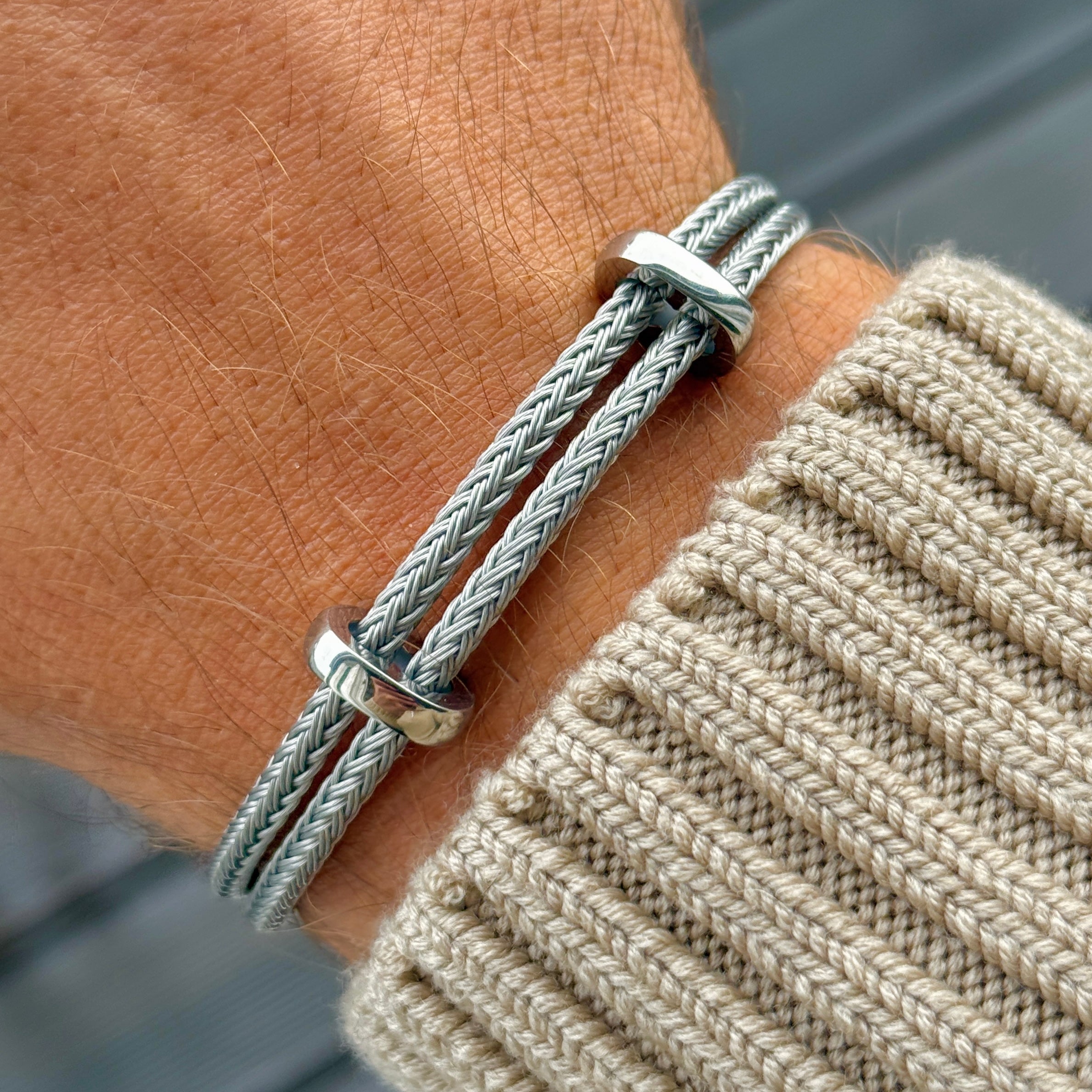 Bracelet en câble d'acier tressé